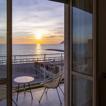 فندق مبيت وإفطار Cas' A Mare - Beachfront Luxury ساليرنو